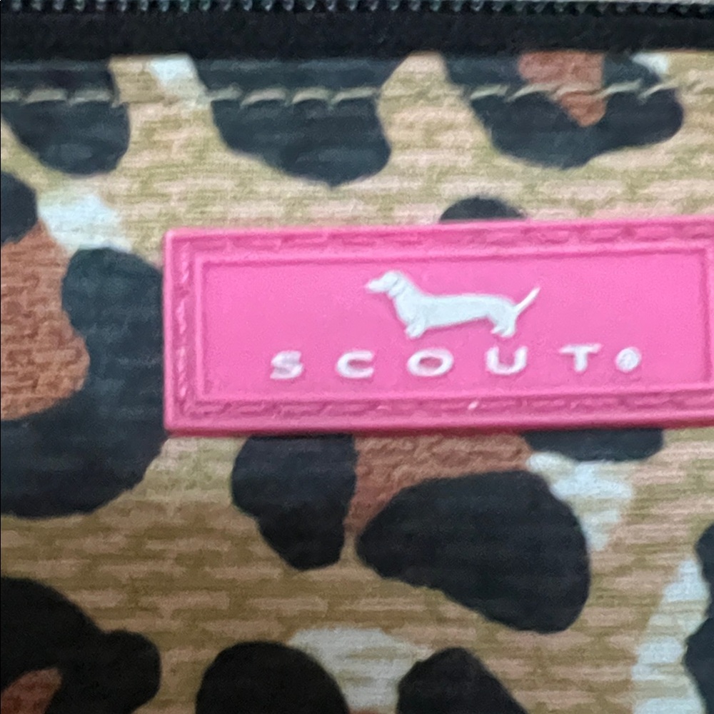 Scout ⭐️ Wild Leopard Print Wristlet Clutch - Picture 2 of 9